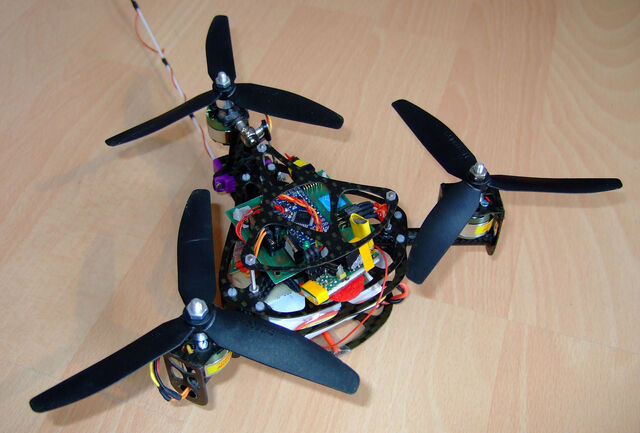File:Tricopter dlxm detail1.jpg