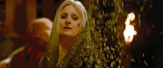 File:Carrie-anne-moss-as-claudia-wolf-in-silent.jpg