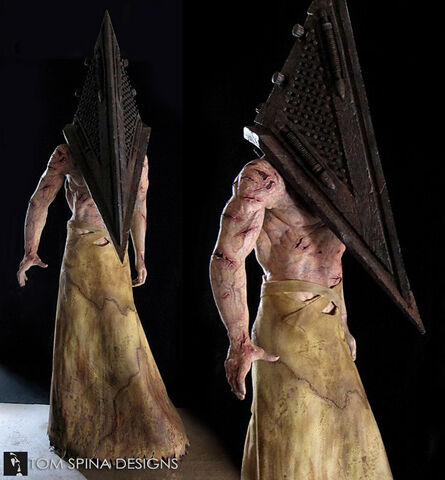 File:Pyramidstatue.jpg