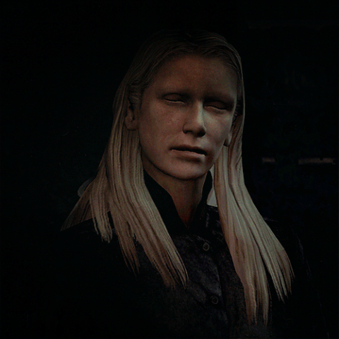 File:ClaudiaLook.gif