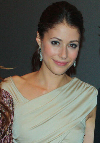 File:423px-AmandaCrewCropped.jpg