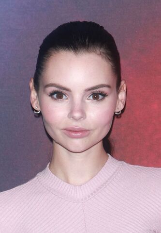 File:Eline Powell-2017 Upfront.jpg