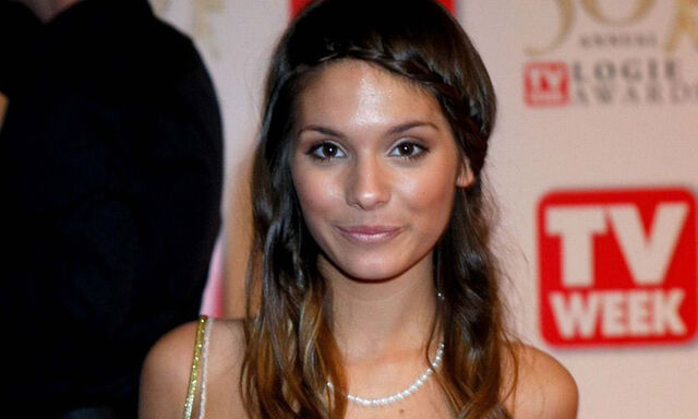File:Caitlin stasey.jpg