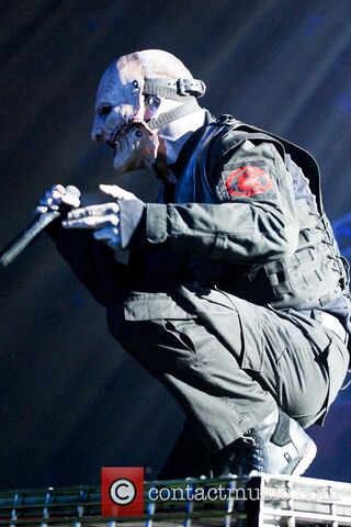 File:CoreyTaylorPreforming02.jpg