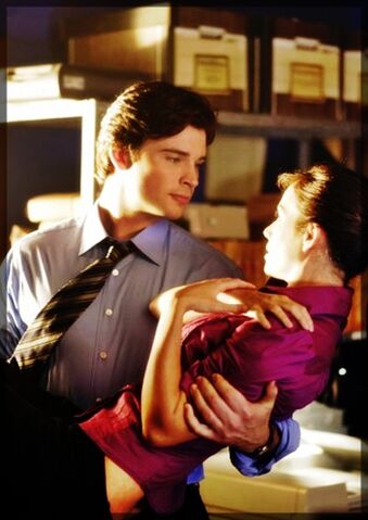 Archivo:Clark-Kent-Lois-Lane-smallville-16038467-566-800.jpg