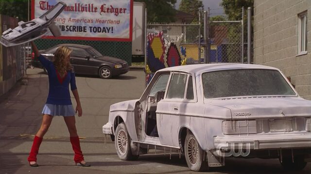 File:Kara saves Jimmy.jpg