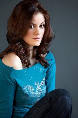 File:Cassidy freeman-smallville season 10-8-1-.jpg