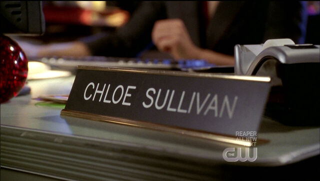 File:Chloe desk.jpg