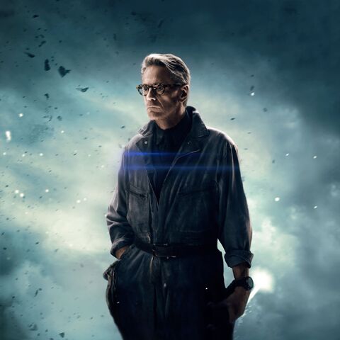 File:Jeremy Irons DCEU.jpg