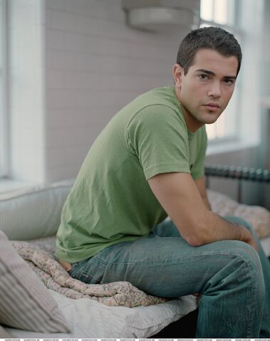 File:Jesse-Metcalfe-Net-130-usweeklyhq.jpg