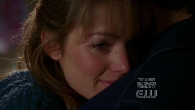 File:Clois hug.jpg
