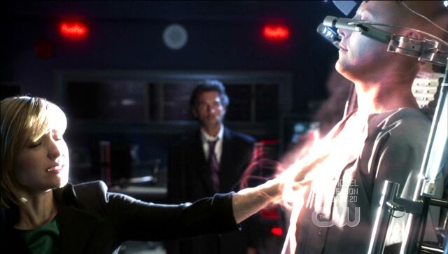 File:Chloe heals Lex 2.jpg
