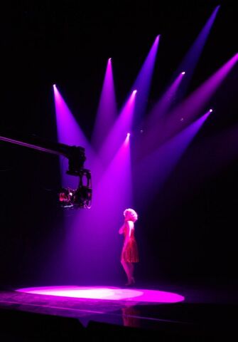 File:Behind-The-Scenes-BTS-vy-Lynn.jpg