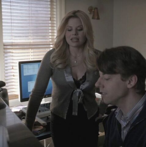 File:S01e01-ivys-ribbon-cardigan-500x502.jpg