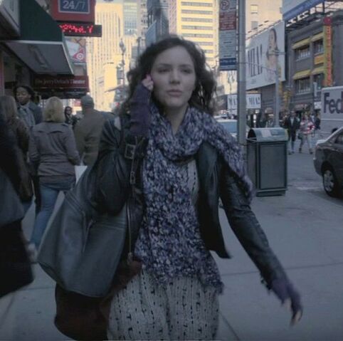 File:S01e01-karens-purple-gloves-black-leather-jacket-500x497.jpg