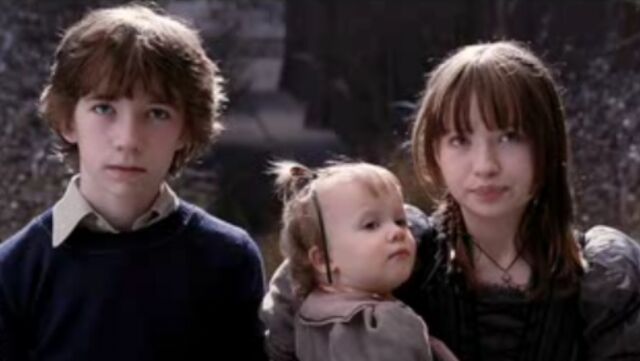 File:The-Bad-Beginning-violet-klaus-and-sunny-baudelaire-28090269-668-377.jpg