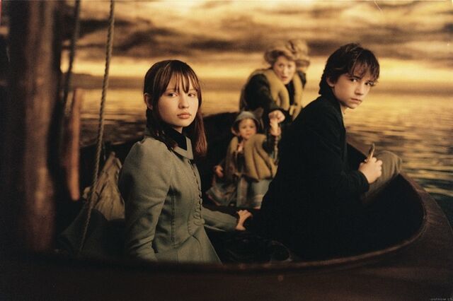 File:The-Wide-Window-violet-klaus-and-sunny-baudelaire-24518554-700-466.jpg