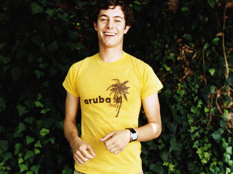 Adam-Brody-2-F3RSR0FNT8-1280x960