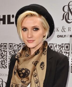 Ashlee Simpson zps9d658d03