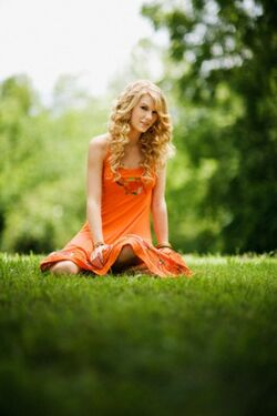TaylorSwiftasLights 16