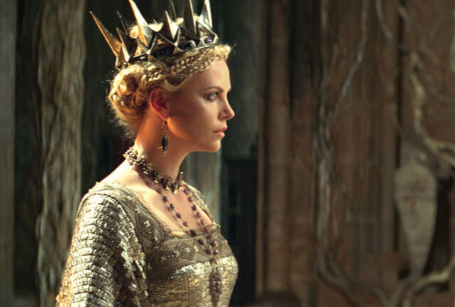File:3-Evil Queen-.jpg