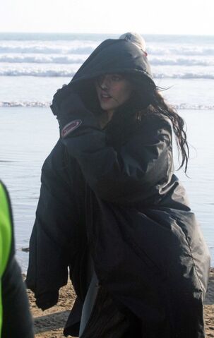 File:Kristen-stewart-snow-white-set-3-09292011-03-430x680.jpg