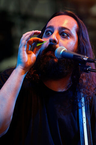 Archivo:Daron Malakian.jpg