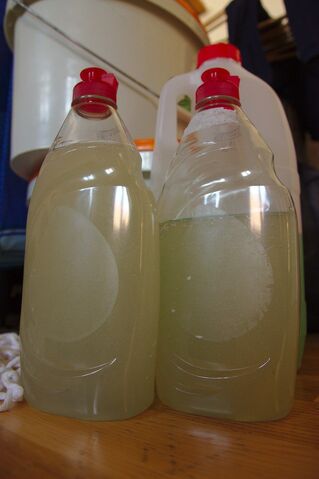 File:Sqeezebottles.jpg