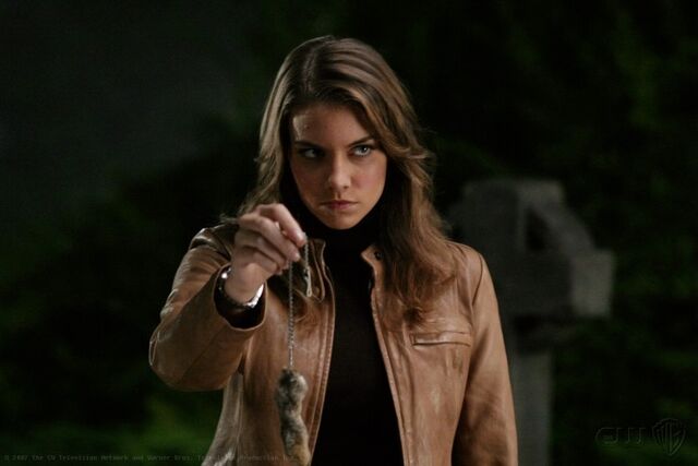 Arquivo:Supernatural-bela-talbot-lauren-cohan.jpg