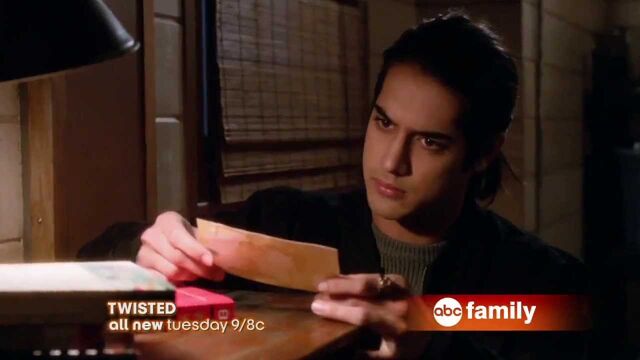 File:Twisted 1x17.jpg