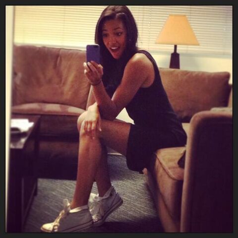 File:Kylie Selfie.jpg
