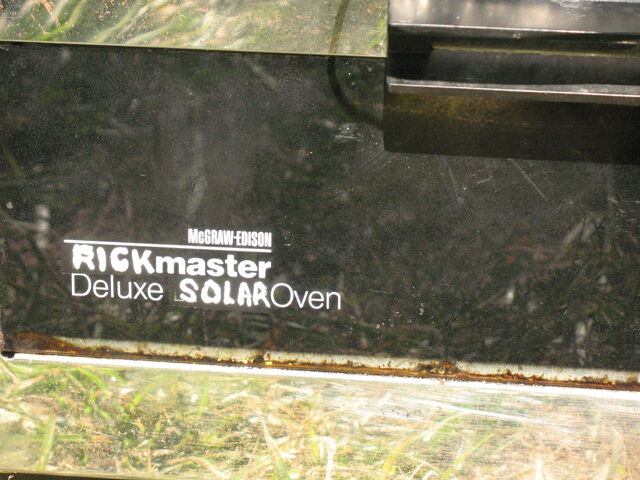 File:Rickmaster Solar Oven.jpg