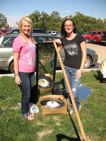 File:Corissa and Stacey's cooker.jpg