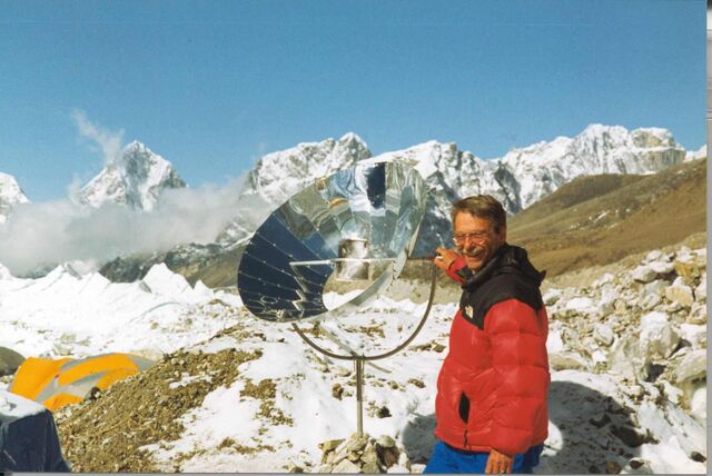 File:AllartLigtenbergEverest2000cooker.jpg