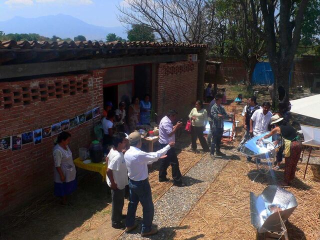 File:Cocina Solar Mexico 2013.jpg