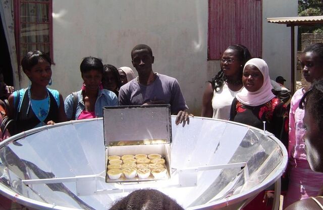 File:EG Solar parabolic cooker, 5-5-13.jpg
