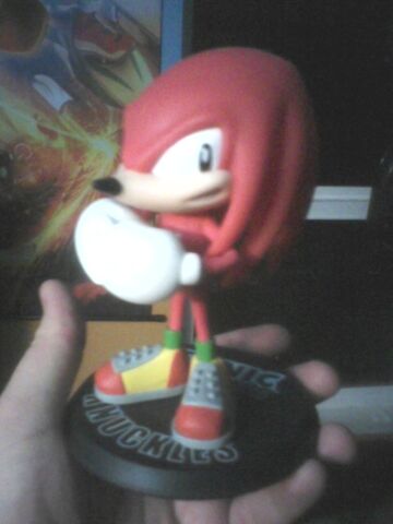 File:Knuckles statuette.jpg
