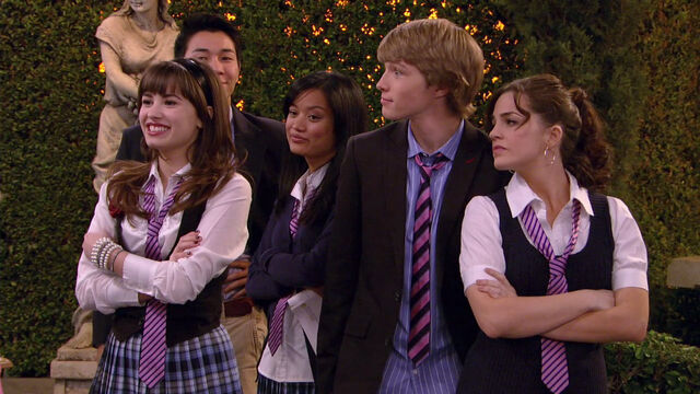 File:Sonny at the Falls.jpg