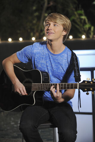File:Starstruck chris 2.jpg