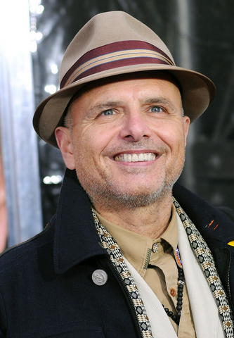 File:Joe Pantoliano.png