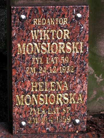 Plik:Nagrobek Monsiorskich.jpg