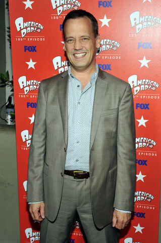 File:Dee+Bradley+Baker+Fox+American+Dad+100th+Episode+ Ag3oJS3XBvl.jpg