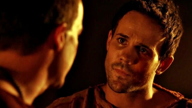 File:Spartacus-vengeance-203-a-place-in-this-world-tribune-marcus-1.jpg