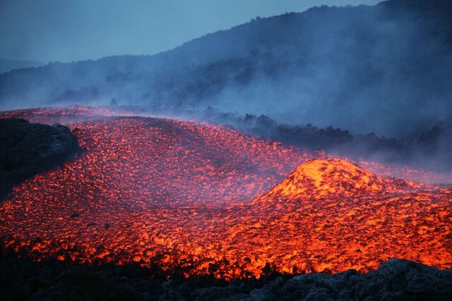 File:Lava Flow.jpg