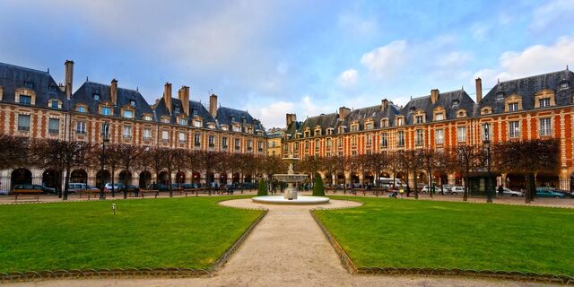 File:Place des Vosges.jpg
