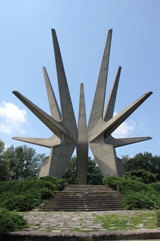 File:RealWorld Kosmaj Monument.jpg