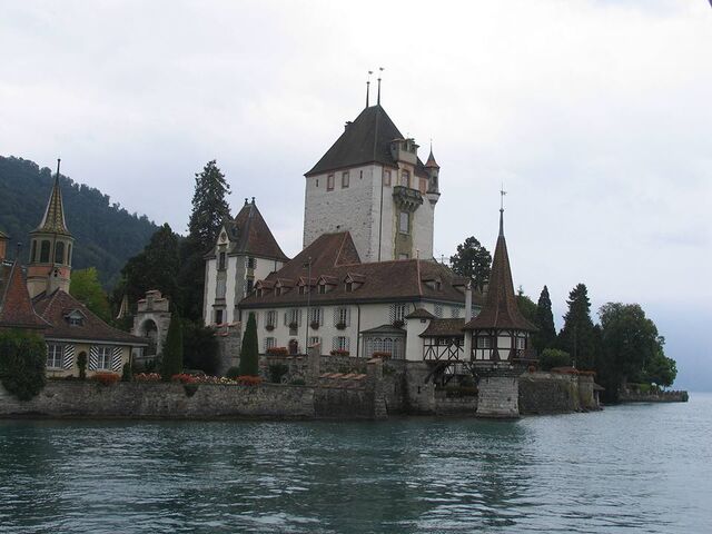 File:RealWorld Thun Castle.jpg