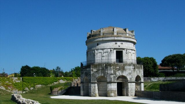 File:Mausoleum of Theoderic.jpg