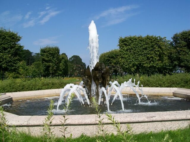 File:RealWorld May Lily Fountain.jpg
