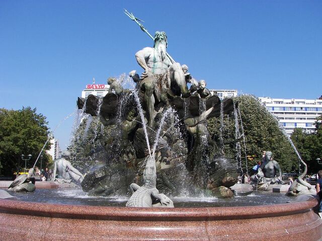 File:RealWorld Berlin Fountain.jpg